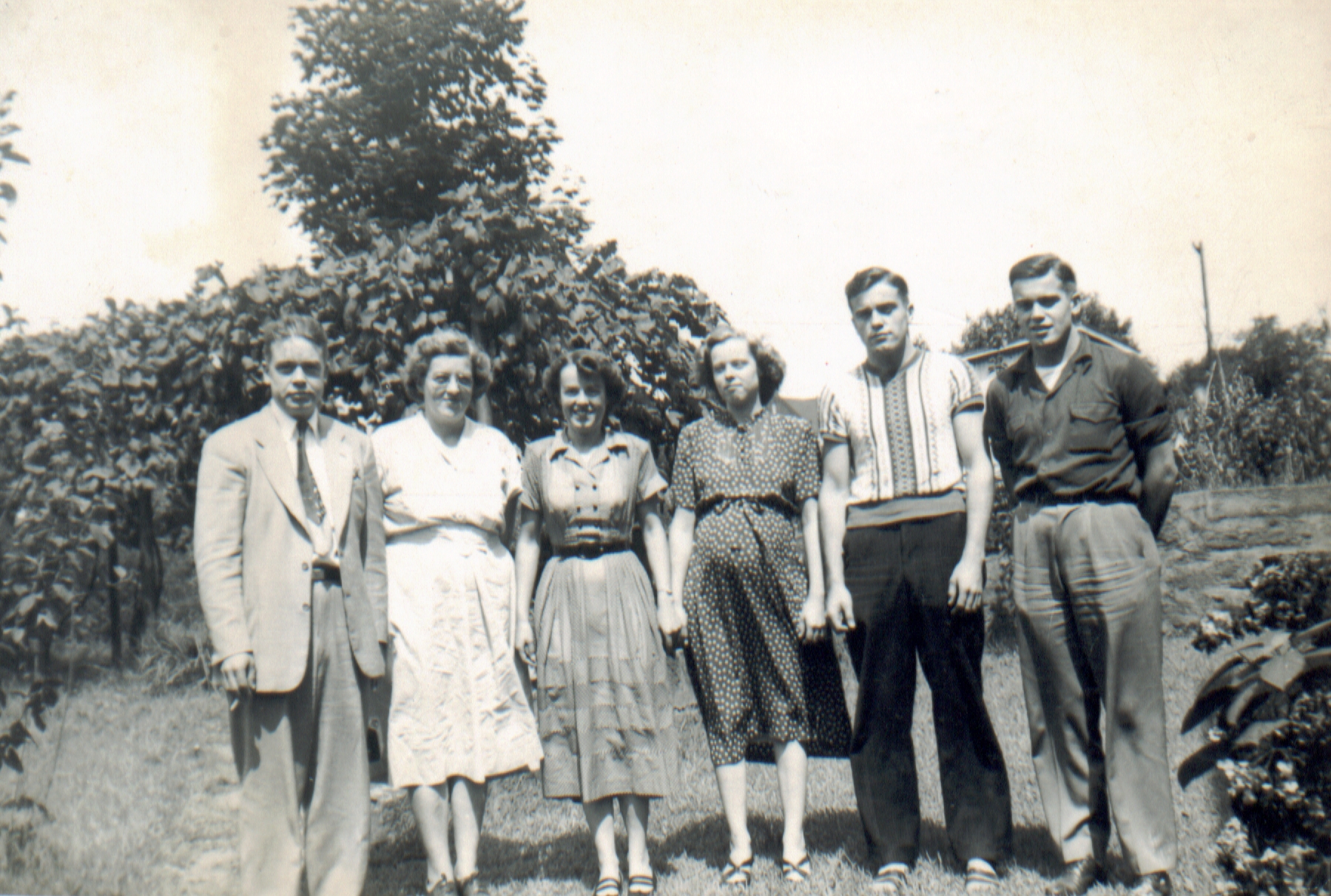  Hallie Harbert & Kids at “Tags”  in Lumberport, WV - Sept 4, 1950 Bob 35, Chris 32, Annette 27, Tag 23, Hughie & Harold 22 