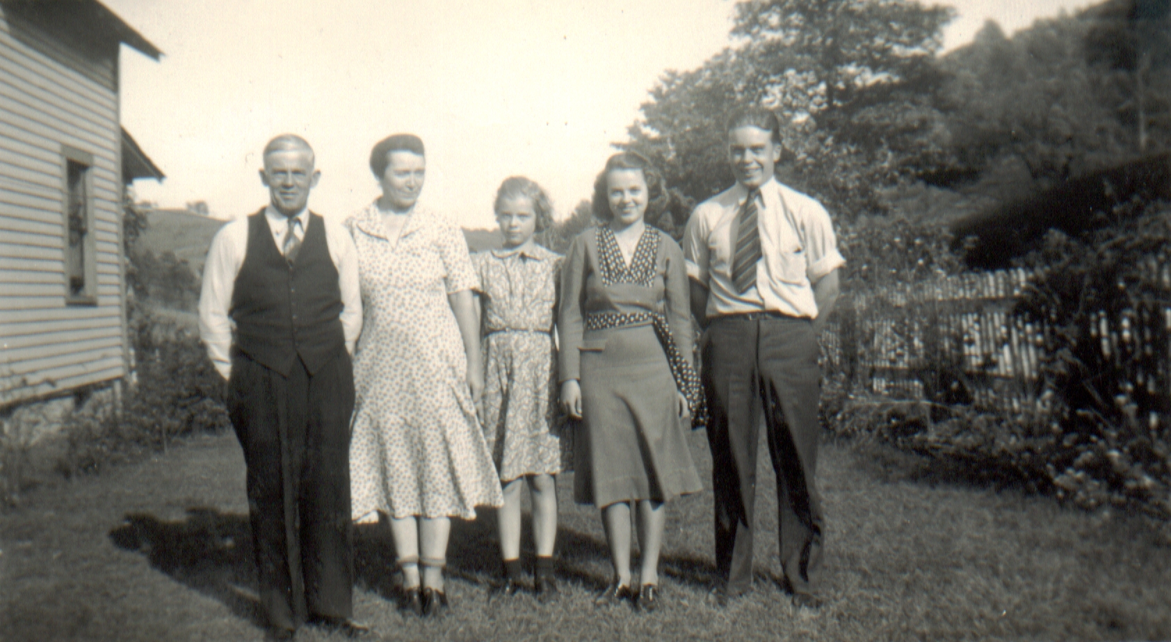  Hallie, Sylvia, Agnes Ann, Annette & Bob Harbert  at home on Jakes Run, Brown WV - 1939 