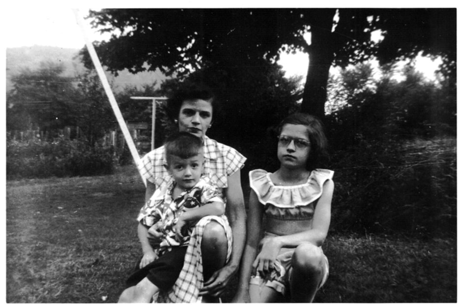  Thelma Harbert-Vernon with son Pat & Wanda Lee Stansberry (June's daughter) WV 