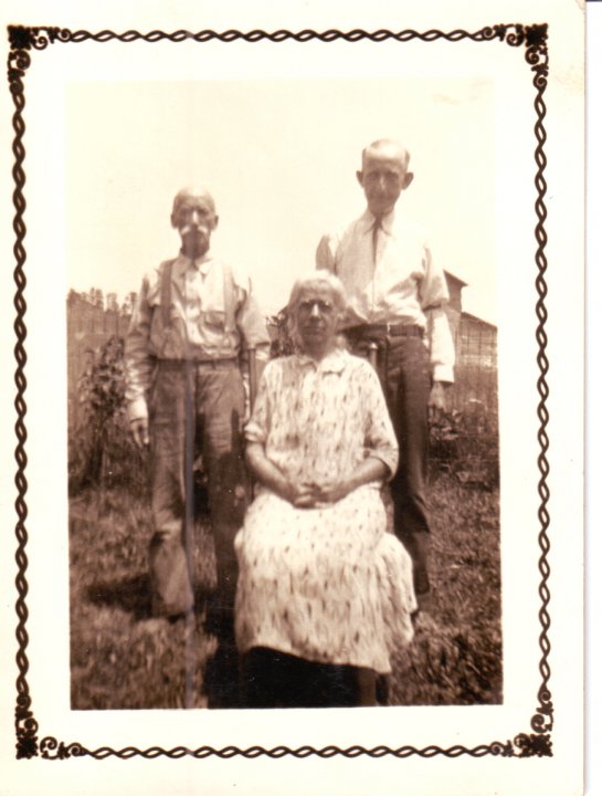  Justus & Susan Boggess-Harbert with brother Willie (right)  