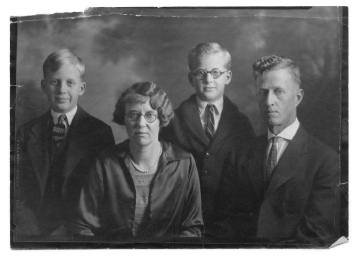  Wayne, Gladys, Derald & DickHarbert (1925) 