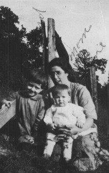  Clara Ellen Harbert-Tennant with son Howard Blaine & daughter Beulah Pauline Tennant 