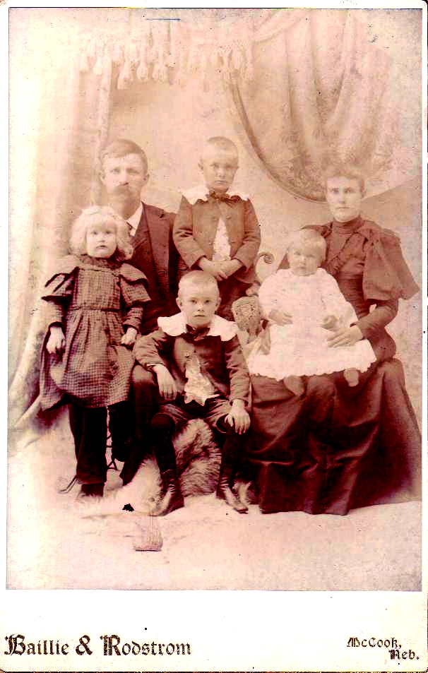  James & Lela Ann (Harbert) Amsberry & family - Loup City, Nebraska 