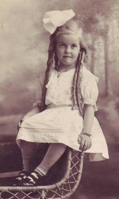  Vivian Louise Amsberry - youngest daughter of James Martin Amsberry & Lela Ann Harbert-Amsberry 