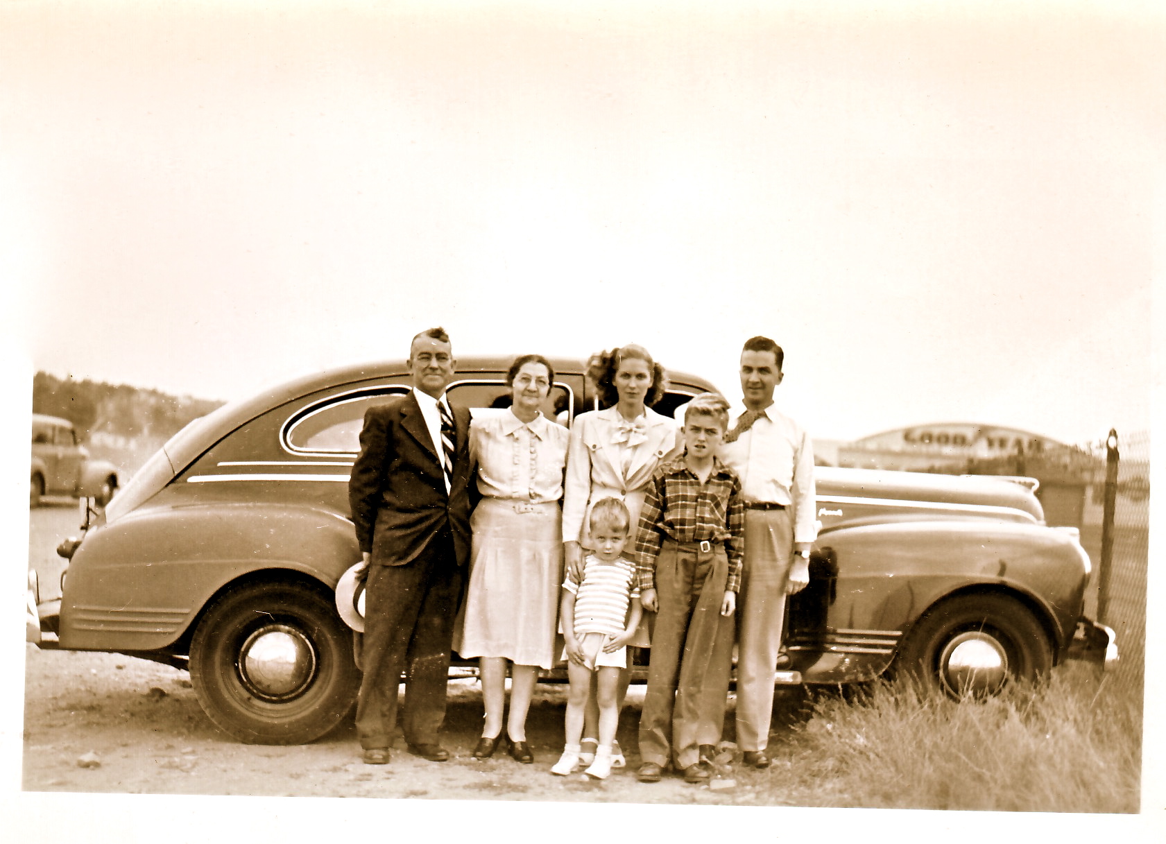  Delbert & Bethel Barnes-Harbert & family 1946 - Akron, Ohio 