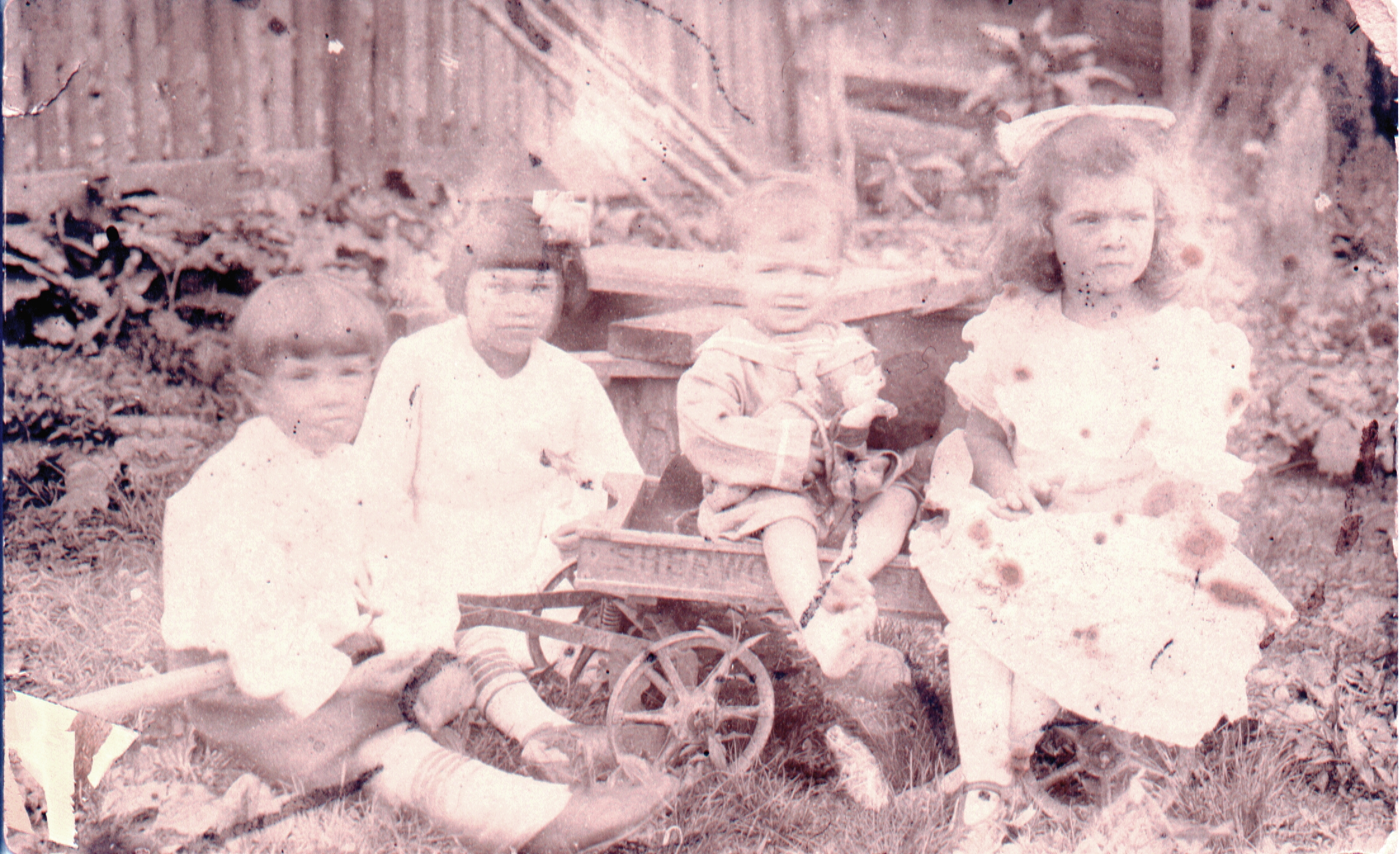  Laura Kathleen Harbert (right) with siblings 